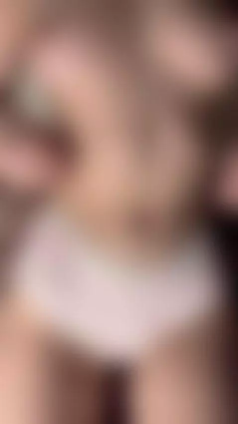 I badly want to be fucked from behind now by gracelily