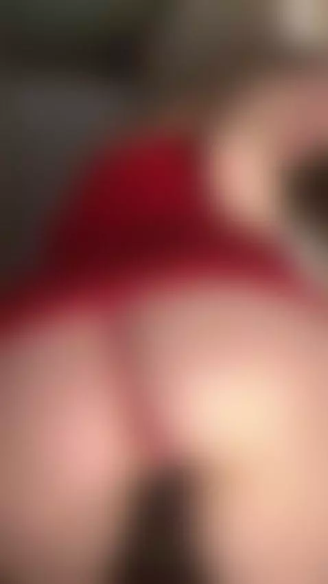 Would you rather watch me show off my ass, or come closer an... by gracelily