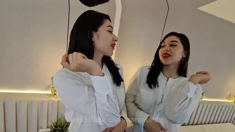 Come, look at me ... and make him not want to disconnect 😈 by saraconde