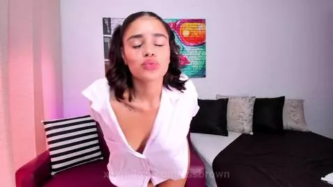 Welcome to my Pink Ritual 🌸 
Each tip opens a button, a look... by lissbrown