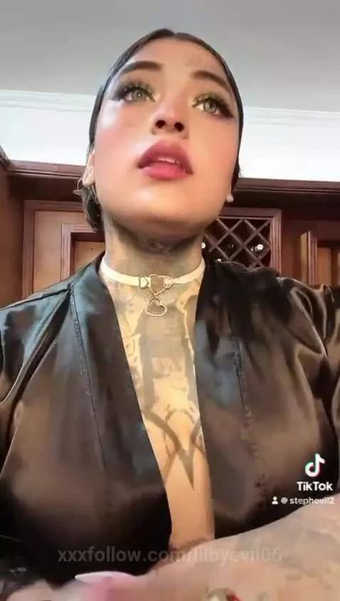 Don't u wanna see this big 🍑 bouncing on your...🤤 http://str... by lilbyevil06