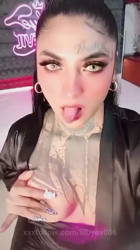 lick my nipples 🥵 https://stripchat.com/Lilbye066evil/follow... by lilbyevil06