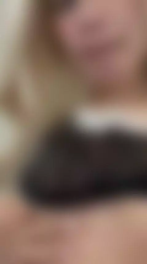 Your trusted maid by isabelacolins