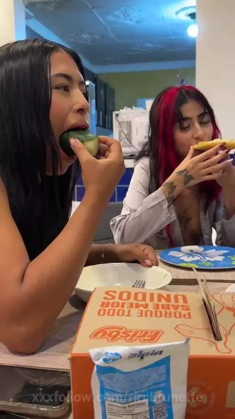 How deep do you think your cock goes in my mouth? 🥵 by ririibrunette