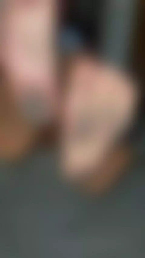 My delicious feet full of dirt the way you like them 👣 by ririibrunette