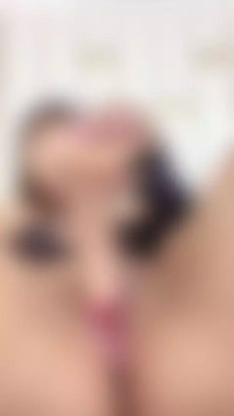 Come see me play live
 https://www.streamate.com/cam/EllieSk... by ellieskye