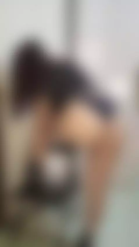 Do you like the roundness of my ass? by leslycaro