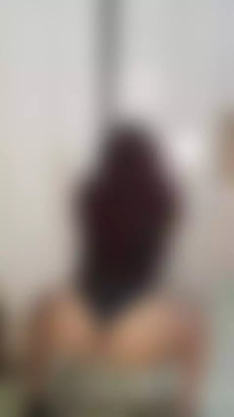 I have a round ass ready to jump on you 🤤 by leslycaro