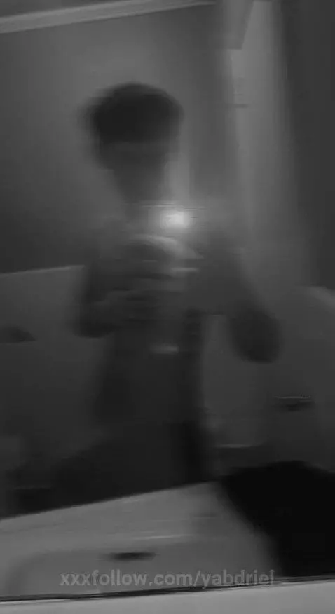 😋😋👀 by yabdriel