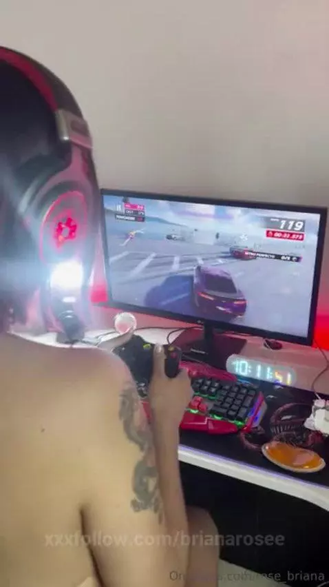 I love playing! 😈https://onlyfans.com/rose_briana by brianarosee