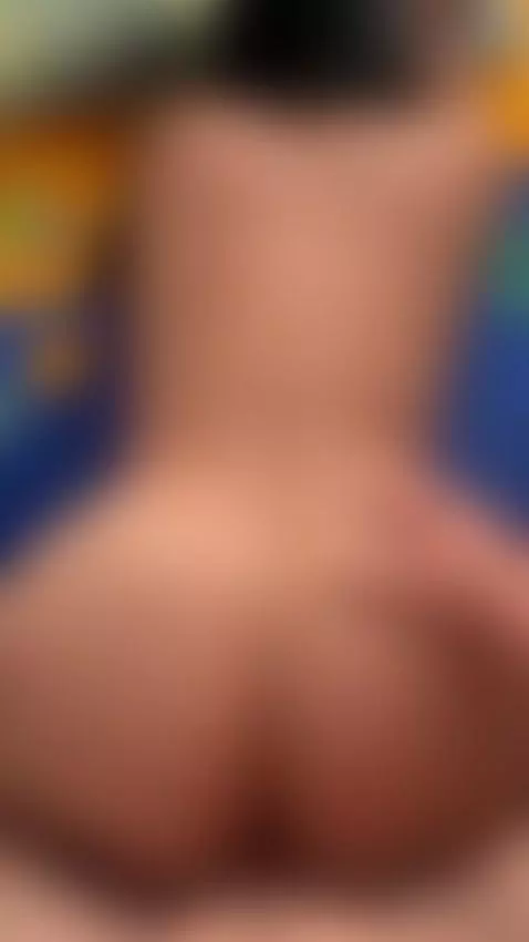 Me me vengo en las nalgas a esta perrita by xcolombianx
