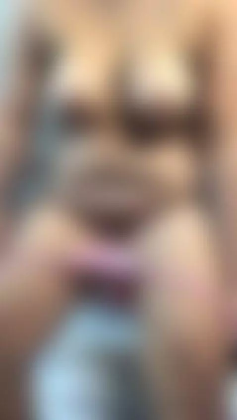 I am very alone :( who accompanies me ? by scarletteecherry