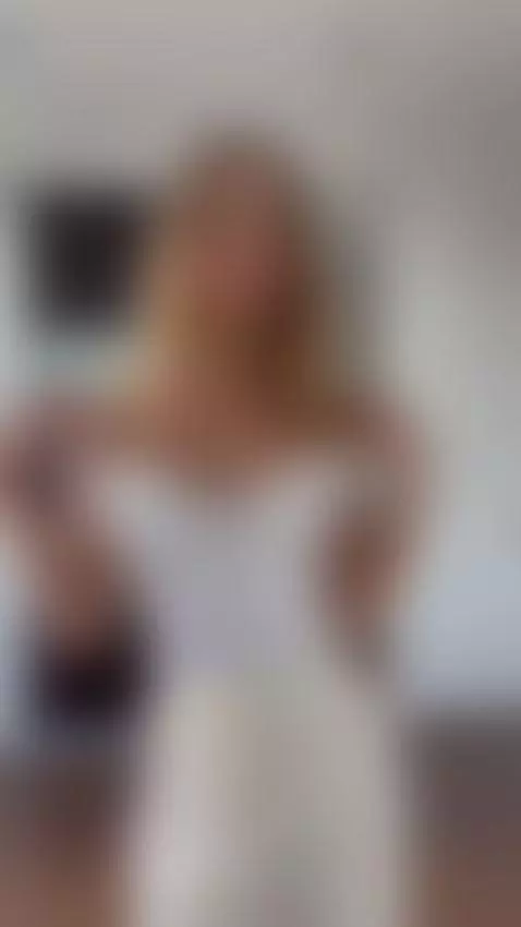 Can’t stop staring? I know. Check my OF for more by xariana