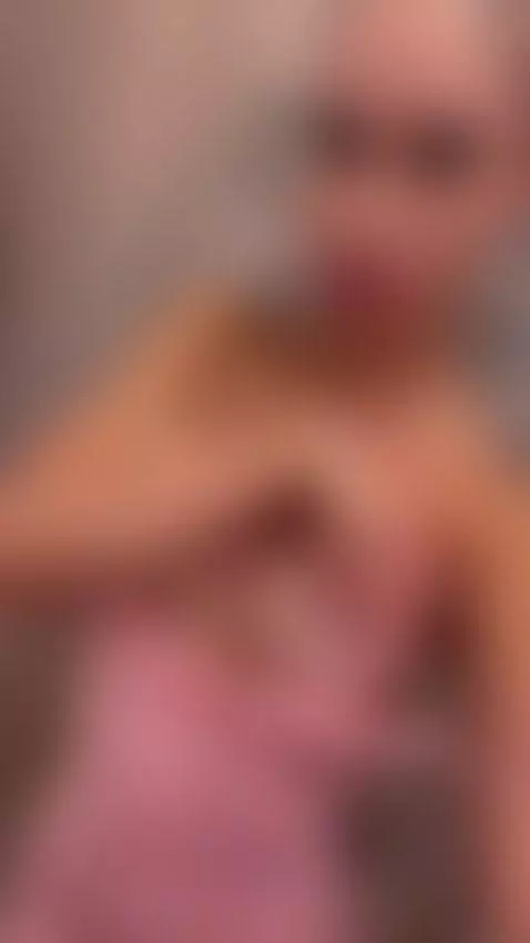 Can’t stop staring? I know. Check my OF for more by xariana