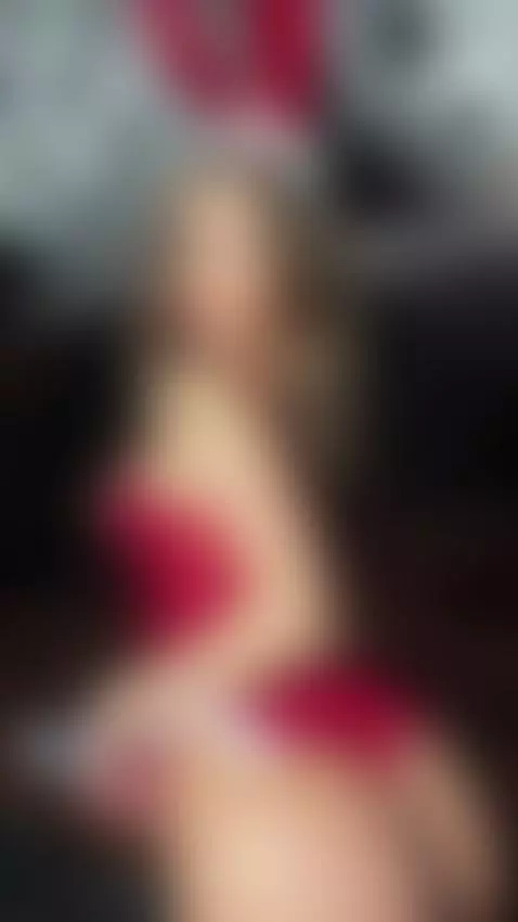 Stay cozy — and come get closer on my OF 🎄👀 by xariana