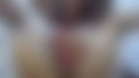 finger in peephole and pee by darliin24