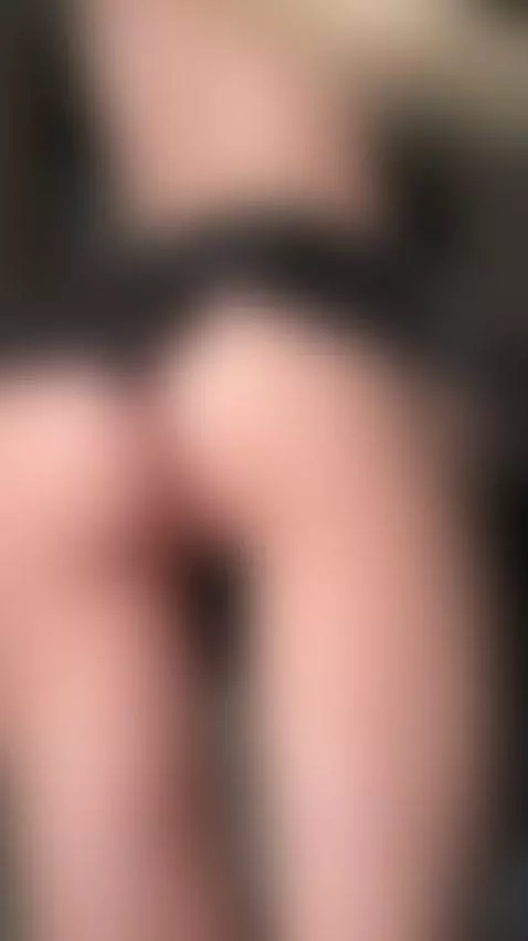 🍆Brunette full lips ready for you 😈 On OF by shellysecrett