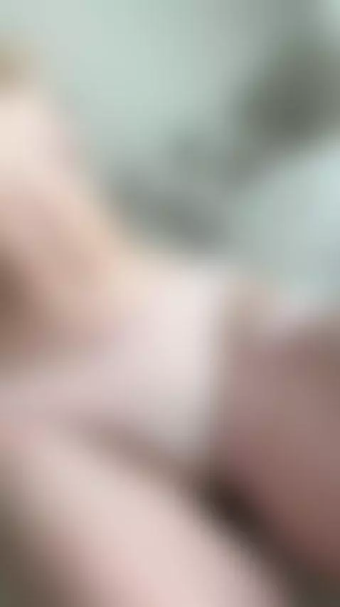 🔥Brunette grinding her thick ass slow 🍑 Unlock OF by shellysecrett