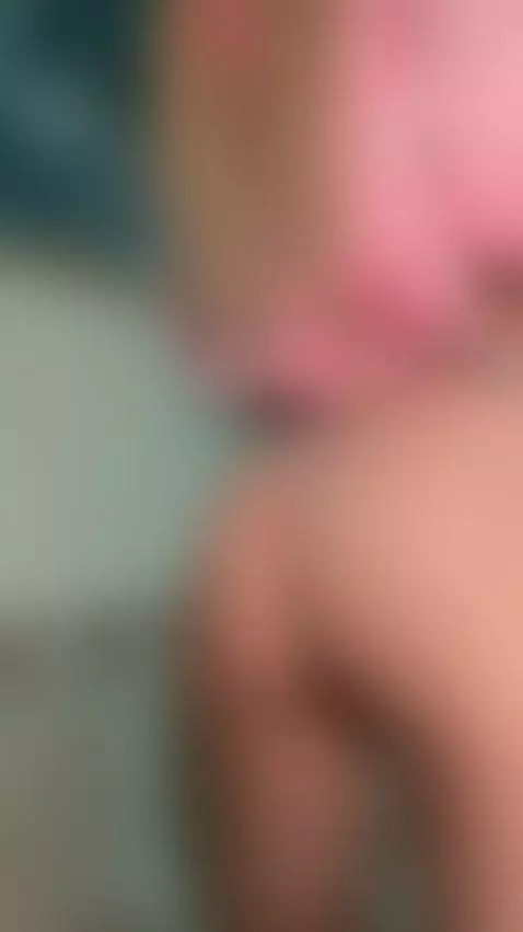 🔥Brunette bending over with her juicy ass 🍑 Unlock OF by shellysecrett