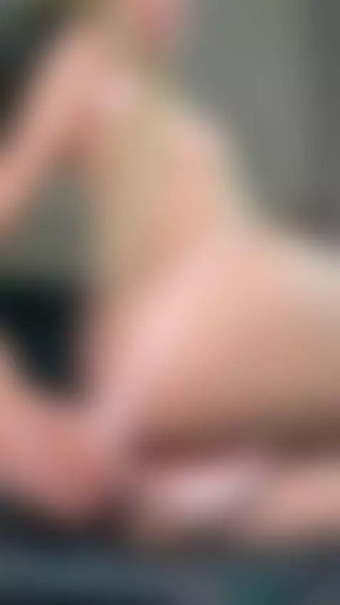 🔥Brunette grinding her thick ass slow 🍑 Unlock OF by shellysecrett