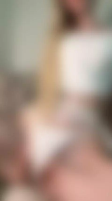 😏Brunette framing her pretty face with big boobs 🍑 Unlock OF by shellysecrett