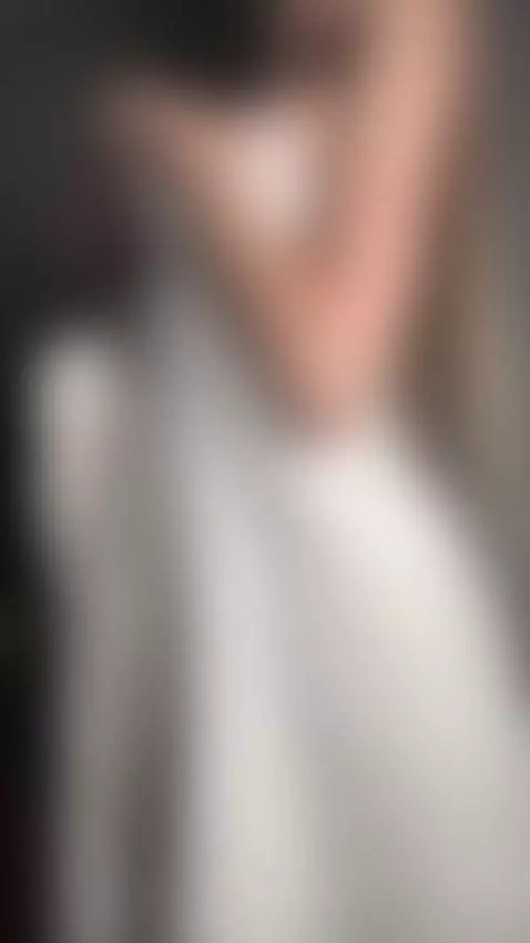 Soft pose here… wild dose on OnlyFans 💋 by shellysecrett