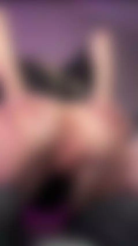 Insane hot slut 🔥 like if throbbing subscribe by shellysecrett