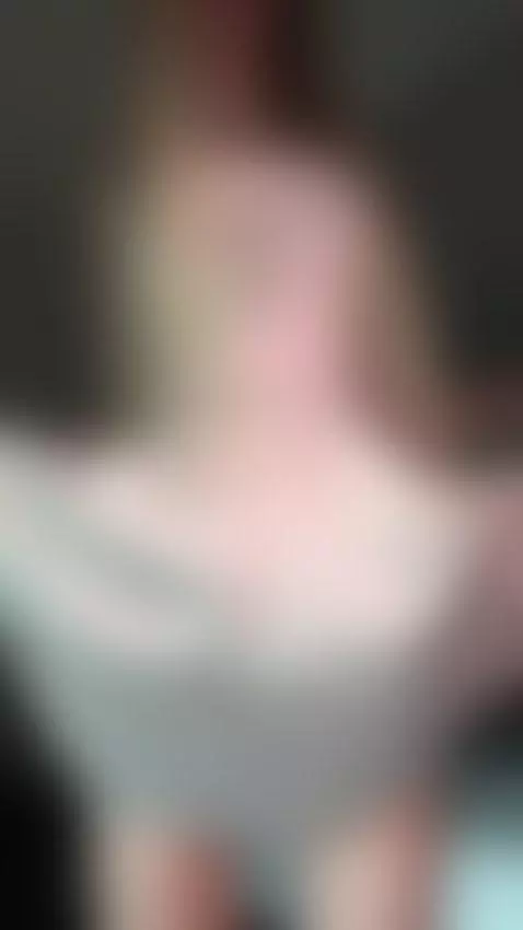 Seen me stripping? 😏 Want it all? OnlyFans 🔥 link in bio by shellysecrett