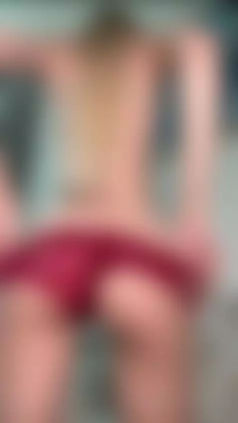 Her movements are hypnotic… more on OnlyFans. ✨ by shellysecrett