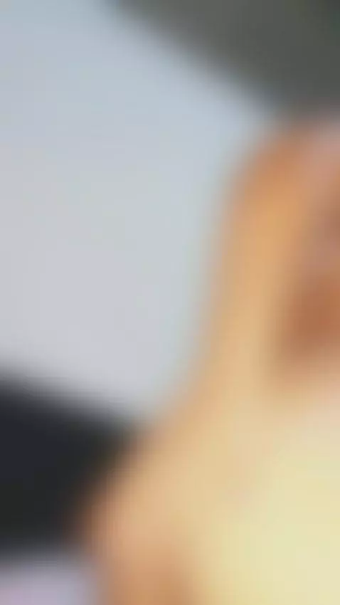 "First, I'll let you admire my back... but you know the best... by obsidiangoddess