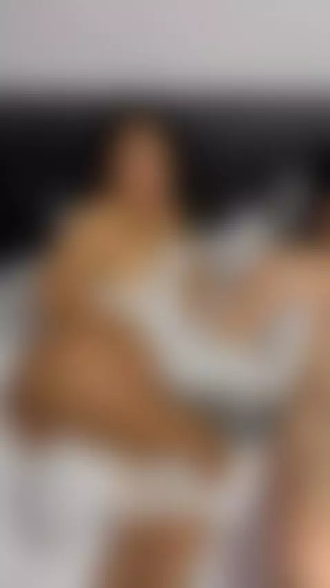 Follow me and stay for the heat 🔥💋 / Sígueme y quédate por e... by abbycampbel25