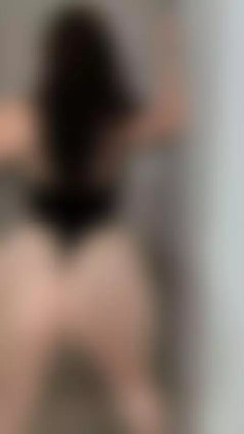 Temptation starts with one click... follow me. / La tentació... by abbycampbel25