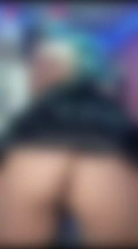Dime si aguantarías verme de espaldas así… 👀🔥 el video compl... by liahx11