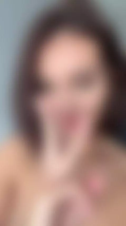 The air hums between my legs 💨💦 by vanessasol