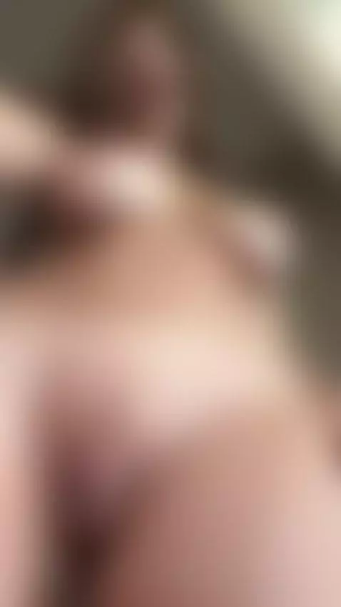 Shadows gather under my elbows 💦🩶 by vanessasol