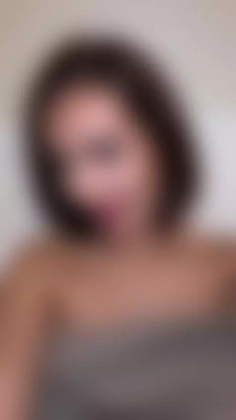 The glow smooths across my shoulders 😈💧 by vanessasol