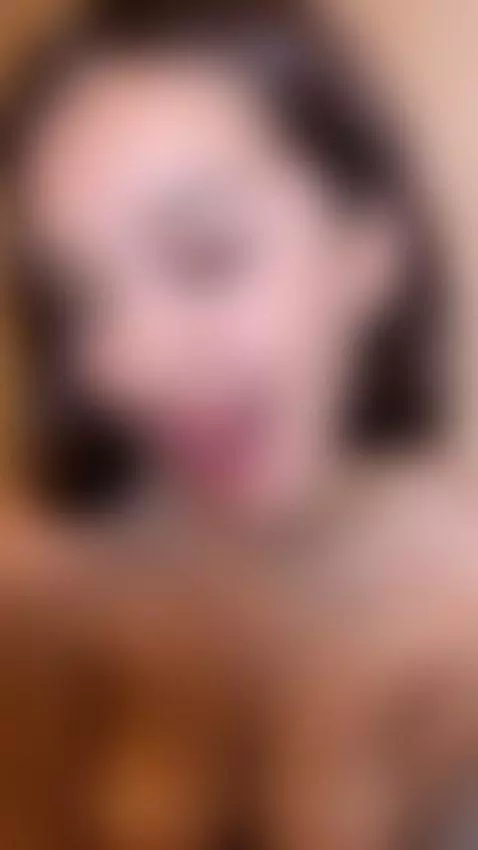 The air hugs the outline of my spine 😏🔥 by vanessasol