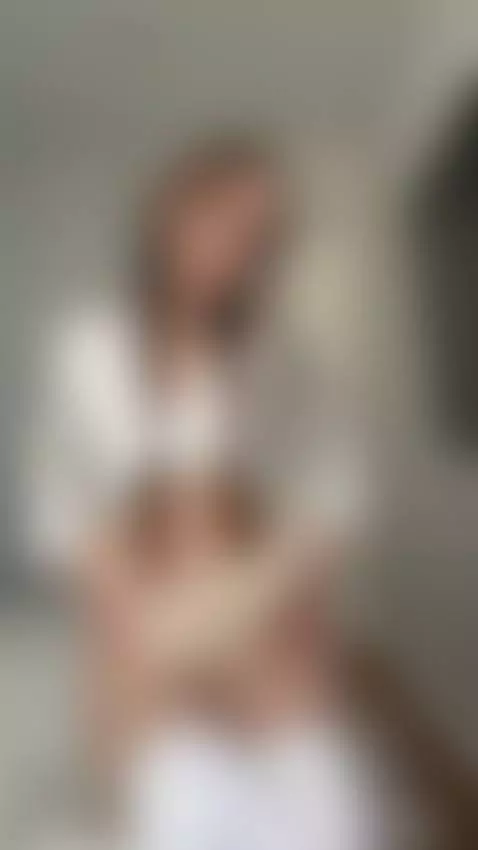 Bare and bold, exactly how I feel tonight 💋 by emmylorens