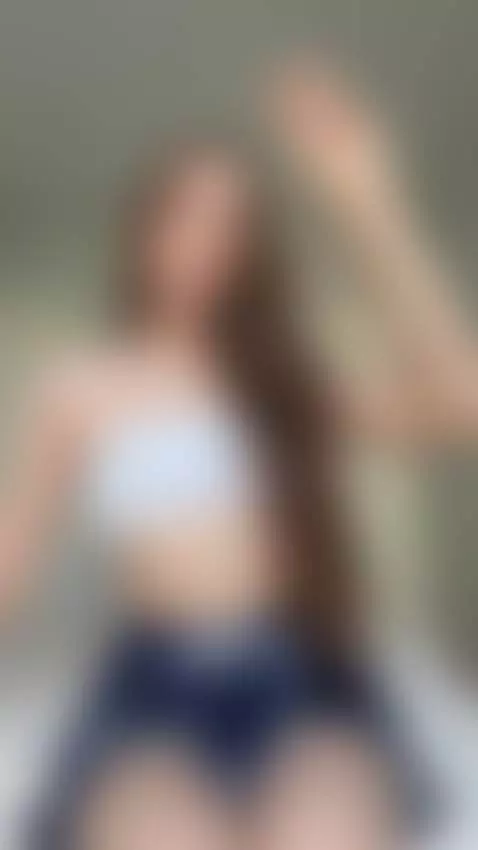 Let me wrap your mind around my curves tonight 💭💋 by emmylorens