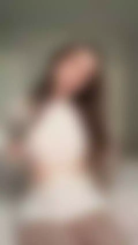 Touching my soft skin and thinking of your hands instead 💭💦 by emmylorens