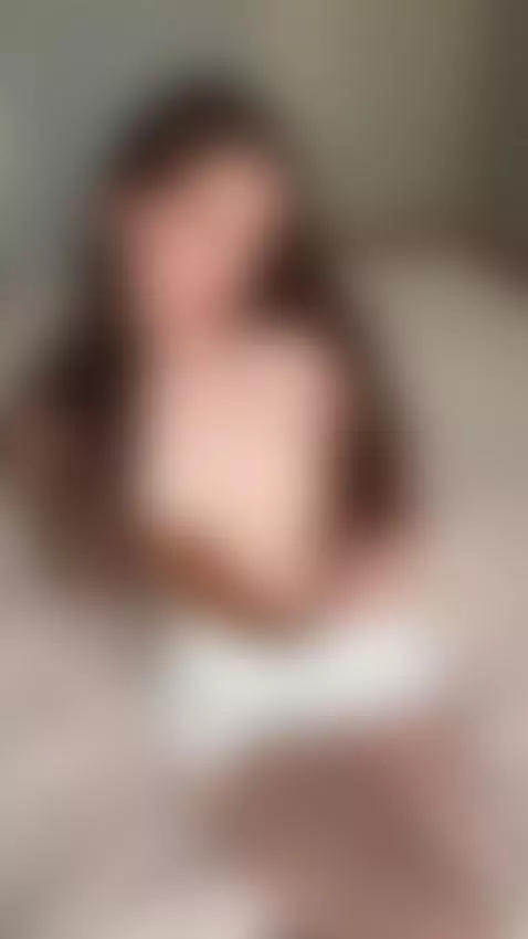 Just your girl-next-door, but today she forgot her panties 😉... by emmylorens