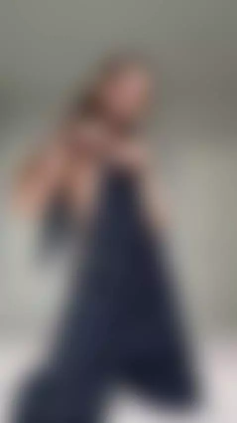 The air trembles around me 💦🔥 by emmylorens