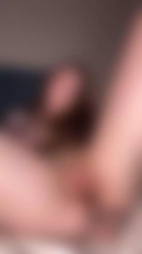 I let the light slide down my neck 💋🩶 by emmylorens