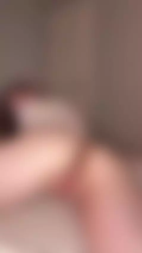 The glow smooths along my waist 😏🔥 by emmylorens