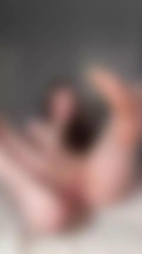 I move like I’m made of soft heat 💋💫 by emmylorens