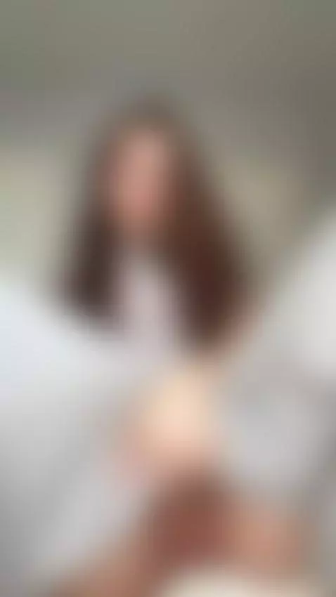 I move slow enough to feel every shimmer 💋💫 by emmylorens