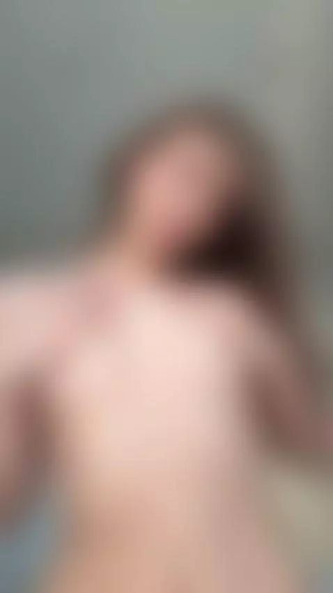 The glow curves around my legs softly 💦🩶 by emmylorens