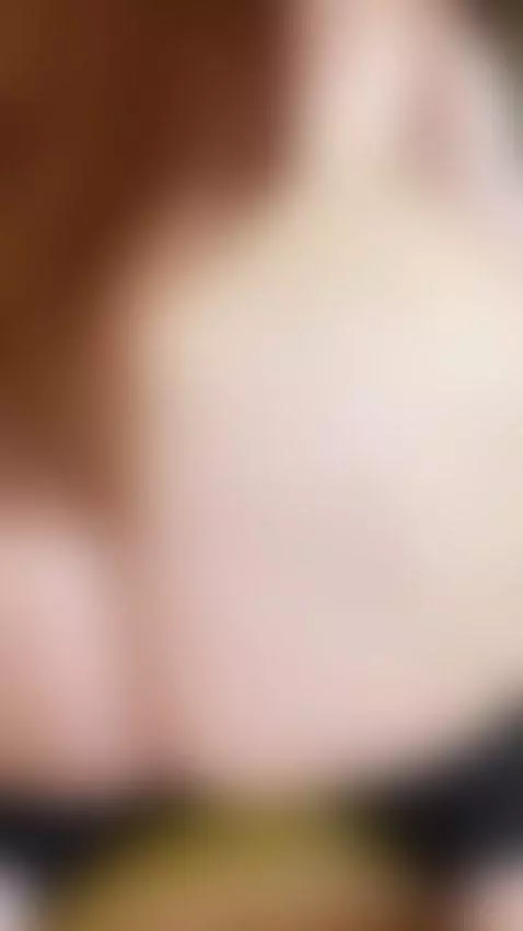 Every wiggle, every sound — all for you 🍑🎧 by edasweet