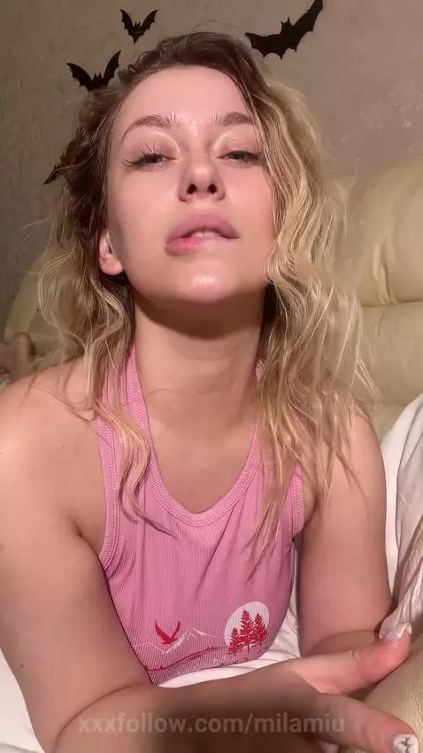 Do you like how she teases you?😏😈 by milamiu