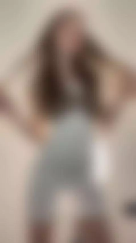 Would you like to go down on me right now❓ by mollydolli